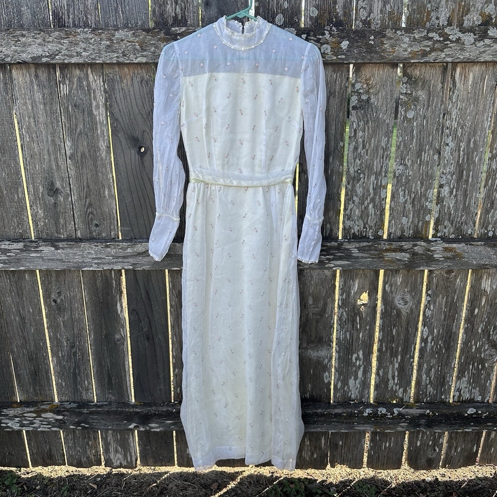 Vtg 1940-1960s Embroidered mesh Floral Ankle Wedding Dress Long Sleeve Prairie